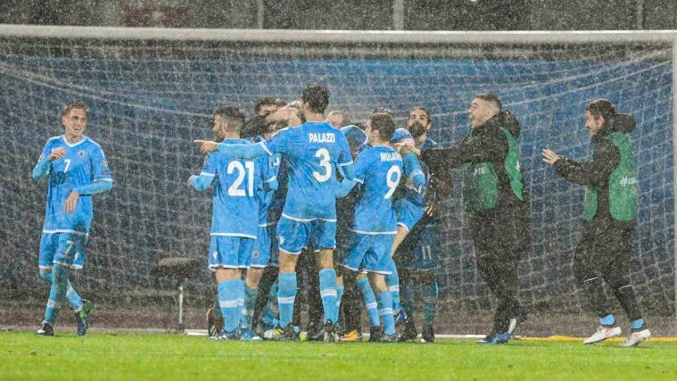 Nach dem Treffer zum 1:3 lag sich die gesamte Mannschaft von San Marino in den Armen