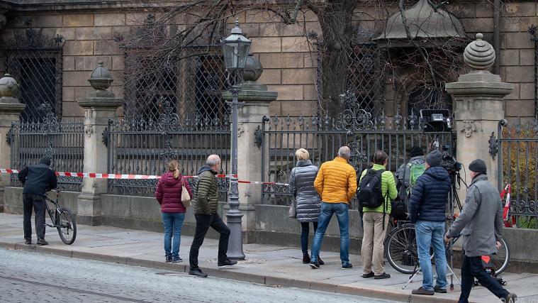 Nach den Tätern wird weiter gefahndet.