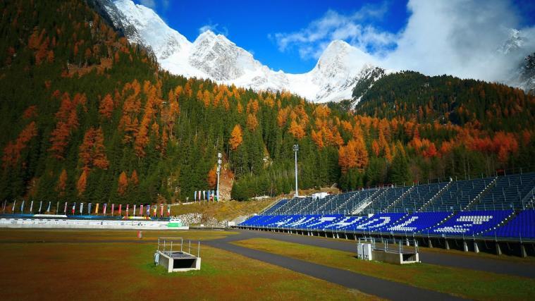 Noch deutet in der Südtirol-Arena noch wenige auf den Riesenrummel im Februar hin.