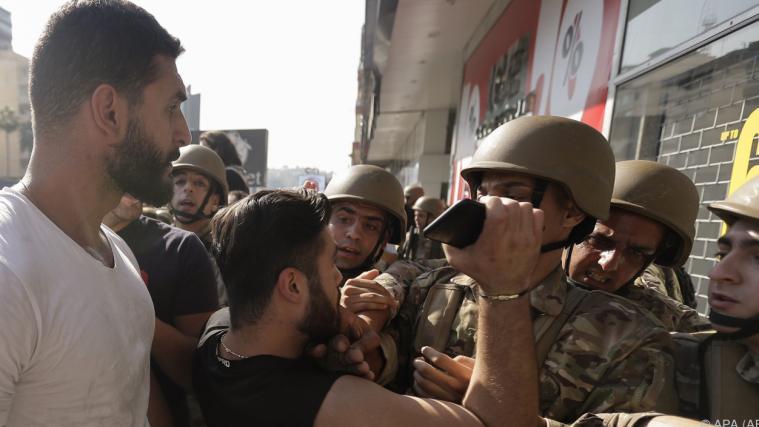 Proteste in Beirut halten an.
