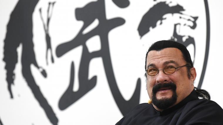 Seagal kann auf eine lange Karriere als Kampfkünstler und Schauspieler zurückblicken.