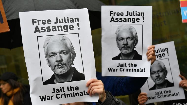 Seit April sitzt Assange eine fast einjährige Haftstrafe ab.