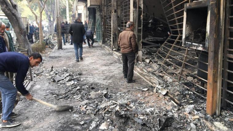Seit Freitag halten die Proteste im Iran landesweit an.