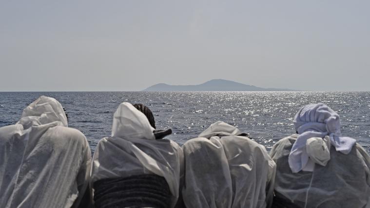 Sie kamen einst in Booten über das Mittelmeer, nun stehen sie in Rom auf der Bühne.