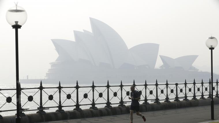 Sydney ist in dichte Rauchwolken gehüllt.