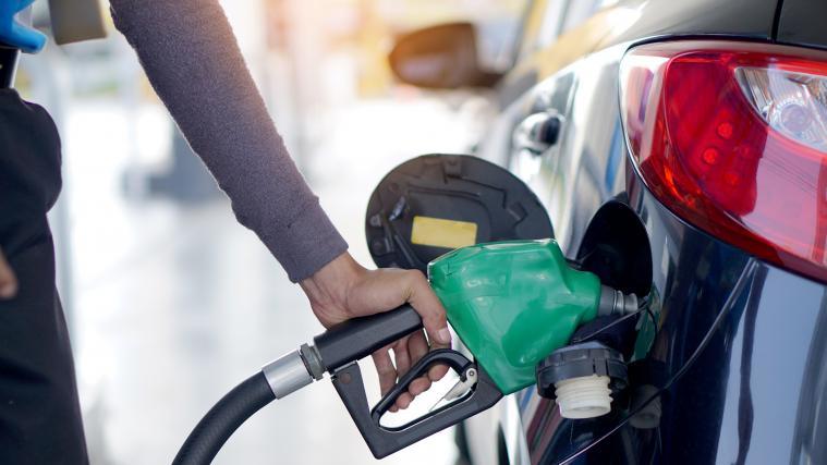 Trickbetrüger haben an einer Tankstelle zugeschlagen.
