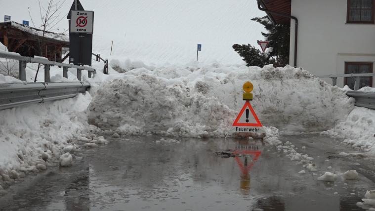 Überall Schnee: Die Straße ins Schnalstal ist gesperrt.