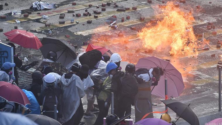 Zusammenstöße zwischen Demonstranten und Polizei.
