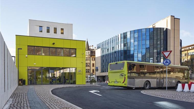 Zuverlässigkeit, gute Intervalle, Anbindungen und Preise für die Fahrgäste - mit diesen Zielen will LR Alfreider die außerstädtischen Busdienste neu organisieren.