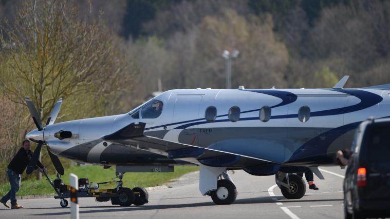 An Bord der Pilatus PC-12 seien 12 Menschen gewesen.