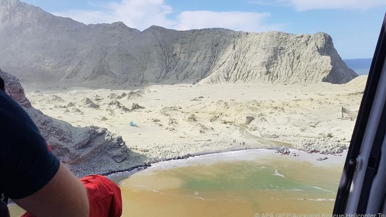 Auf der Insel White Island gibt es giftige Gase und säurehaltige Asche.
