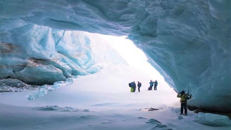 Bei den Aufnahmen in der Eishöhle am Schnalstaler Gletscher.