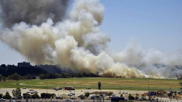 Buschfeuer in der Nähe der Stadt Perth an der Westküste.