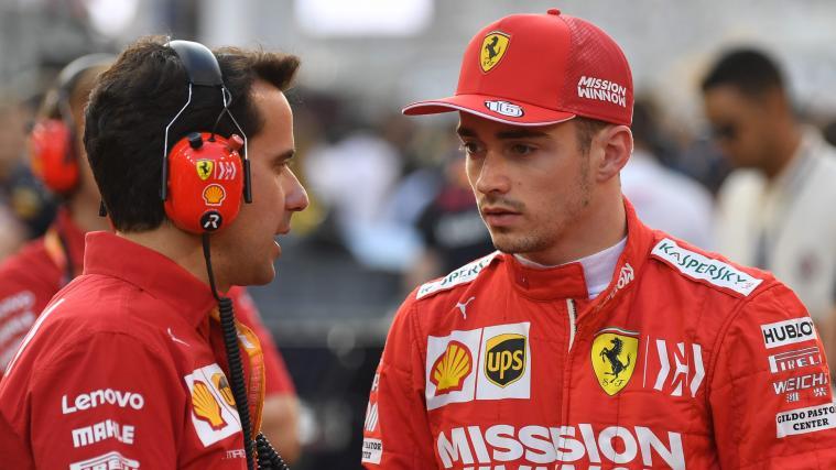 Charles Leclerc (r.) mit seinem Renn-Ingenieur