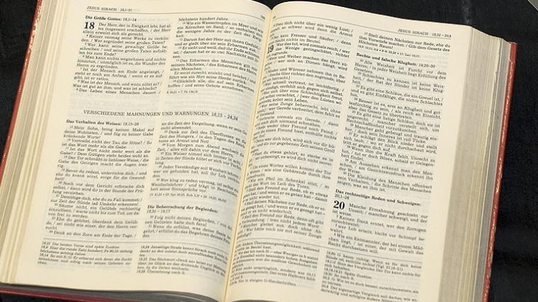 China will Bibel und Koran umschreiben.