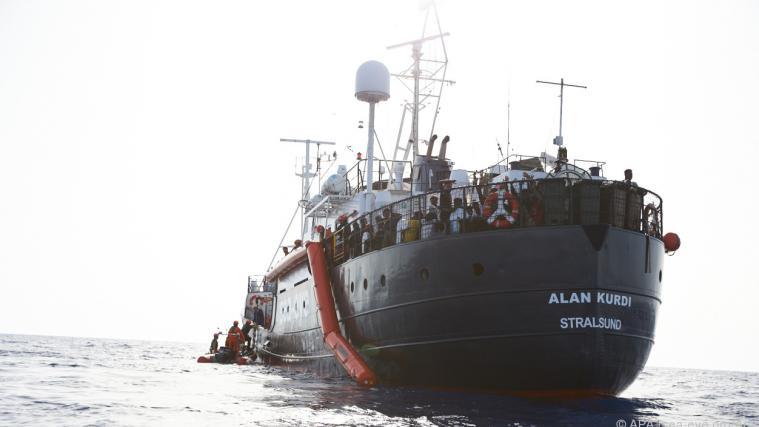 Das deutsche Rettungsschiff hat in Sizilien angelegt.