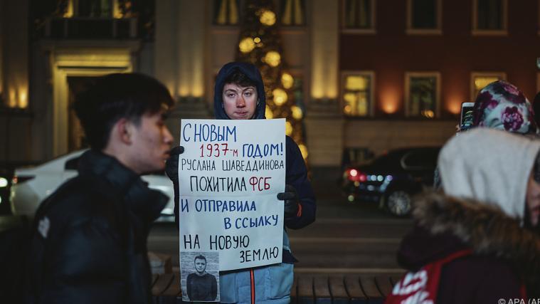 Demonstration von Unterstützern Schaweddinows.