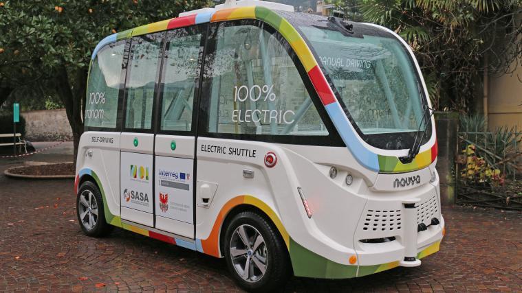 Der Bus ohne Fahrer war eine Attraktion in Meran.