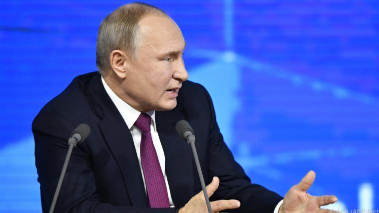 Der russische Präsident Wladimir Putin läutet die Feierlichkeiten zum Jahrestag des Sieges über Hitler ein.