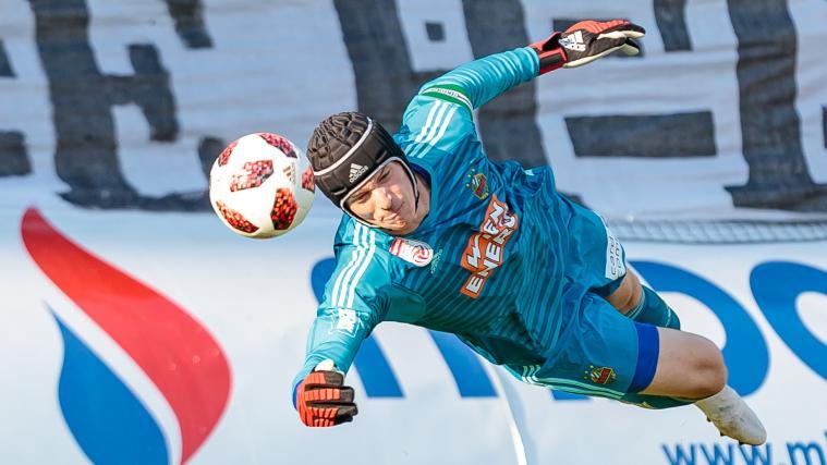 Der vegan lebende Rapid-Tormann Richard Strebinger wurde beim LASK mit Forellen beworfen.