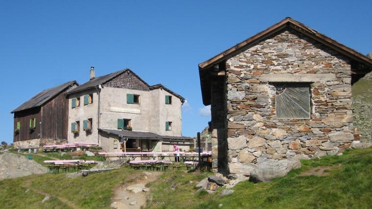 Die bestehende Weißkugelhütte im hinteren Langtauferertal: Nun wird sie von Grund auf neu aufgebaut.