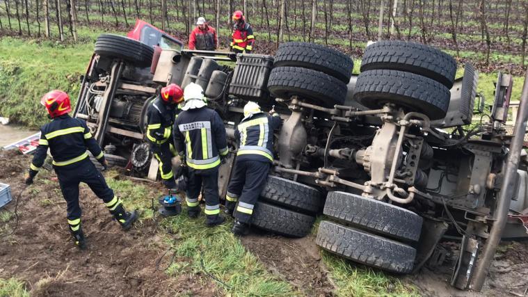 Die Branzoller Wehrleute und die Berufsfeuerwehr kümmerten sich um die Bergungsarbeiten.