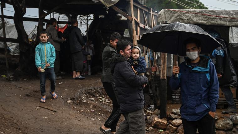 Die EU-Kommission fordert EU-Staaten auf, unbegleitete minderjährige Migranten aus den überfüllten griechischen Aufnahmelagern aufzunehmen.