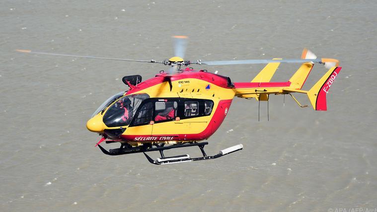 Die Helfer waren auf dem Weg zu einem Rettungseinsatz, als sie tödlich verunglückten.