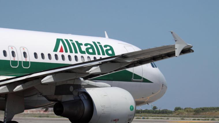Die italienische Regierung will die Fluggesellschaft Alitalia weiter stützen.