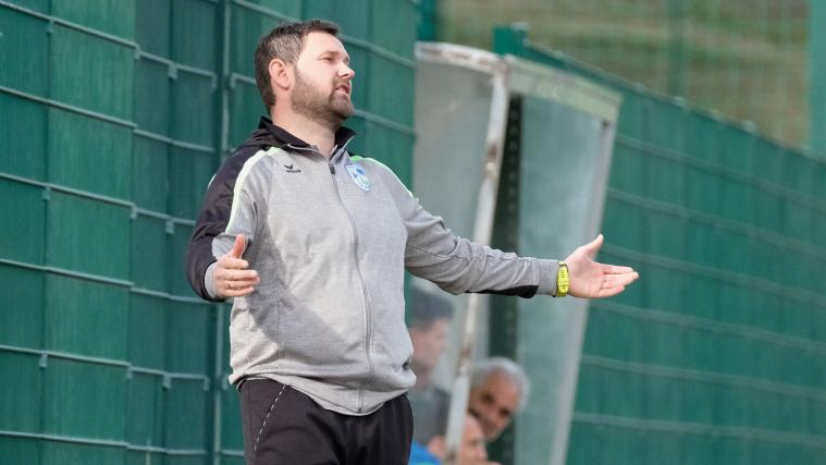Die Mine von Trainer Christian Pixner verdeutlicht, dass St. Martin Moos noch Luft nach oben hat.