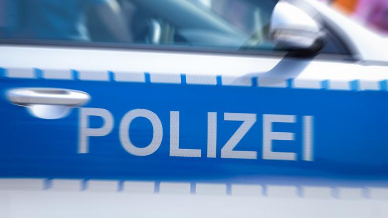 Die Polizei konnte die Frau verhaften und einem Richter vorführen.