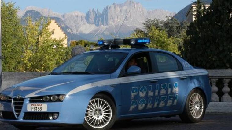 Die Staatspolizei hat bei einer Kontrolle in Bozen Süd 2 Kilogramm Heroin sichergestellt.