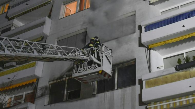 Ein 56-Jähriger hat den Brand in seiner Wohnung in Innsbruck nicht überlebt.