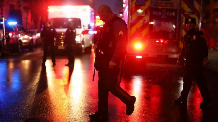 Ein Polizist und 3 Zivilisten verloren bei dem Angriff ihr Leben.