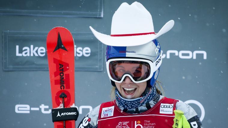 Ester Ledecká strahle nach ihrem Sieg über beide Backen.