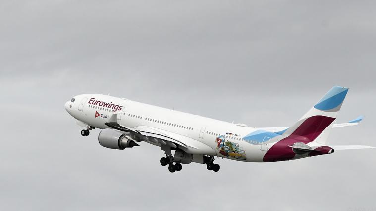 Eurowings sprach der Familie des Passagiers sein Beileid aus.