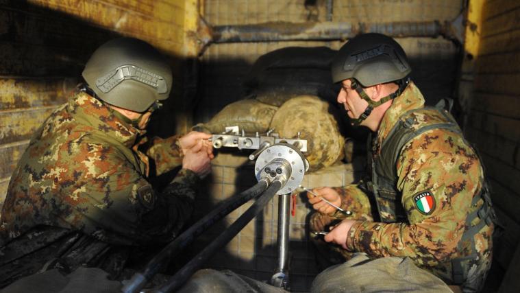Experten der Armee entschärften die Bombe und brachten sie zu einem nahe gelegenen Schießplatz zur Sprengung,