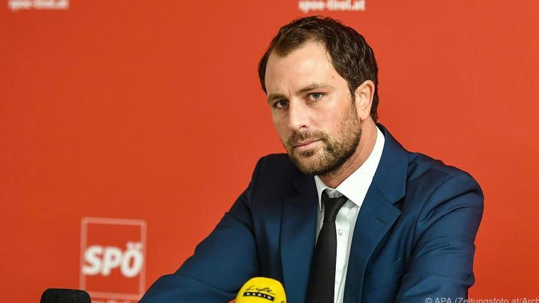 Gegen Nordtirols SPÖ-Chef Georg Dornauer wurde ein Waffenverbot verhängt.