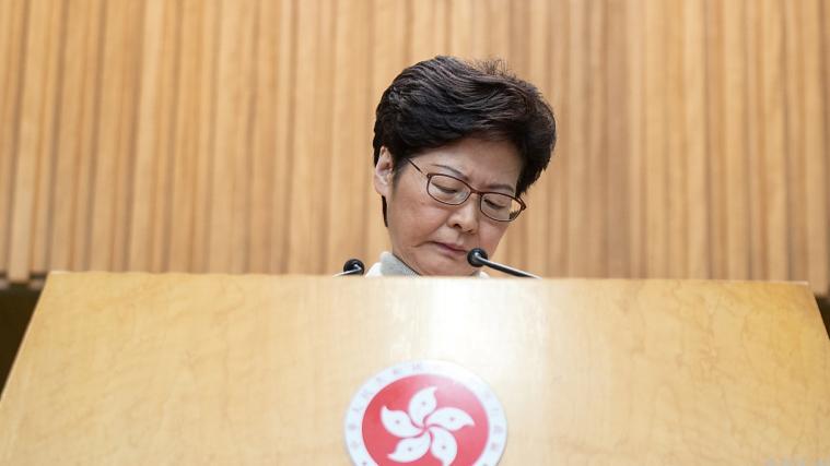 Hongkongs Regierungschefin Carrie Lam beruft sich auf Rechtsstaatlichkeit.