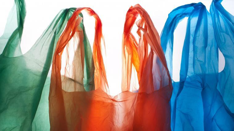 In 97 Geschäften wurden Plastiktüten beschlagnahmt.