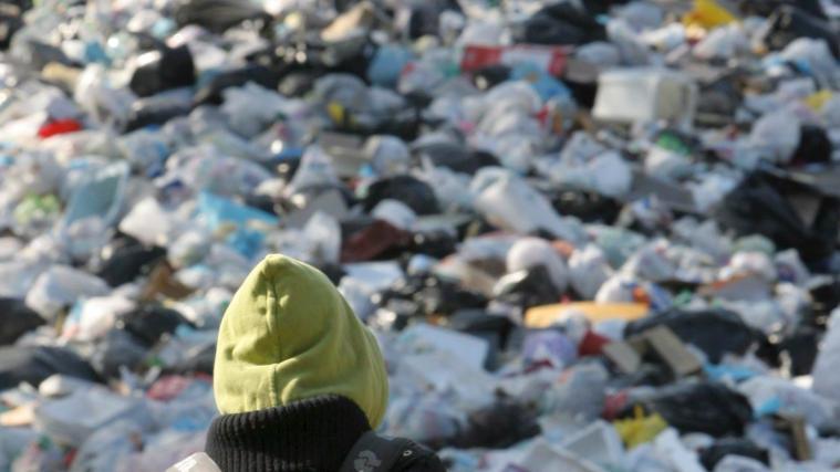 Italien hinkt in Sachen Müllentsorgung hinterher – im Bild eine Mülldeponie bei Neapel.