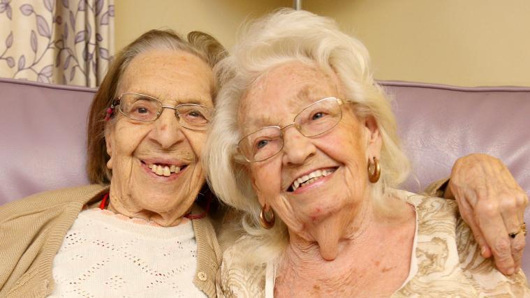 Kathleen Saville und Olive Woodward sind seit dem Jahr 1941 beste Freundinnen.