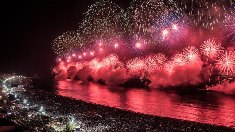 Knapp 3 Millionen Menschen werden am Dienstagabend am Copacabana-Strand erwartet.