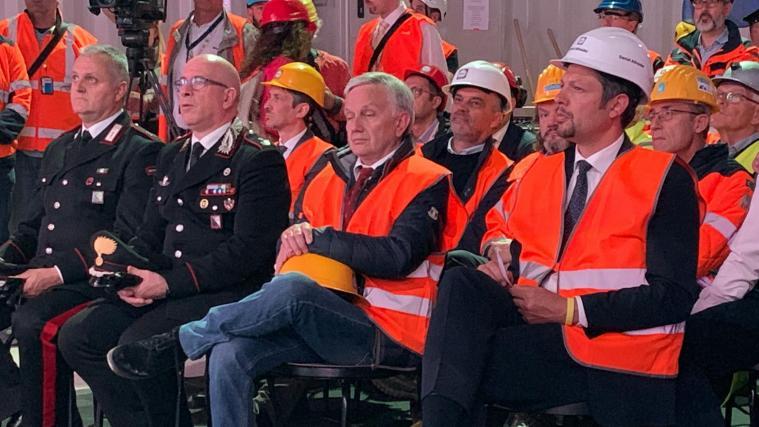 Landesrat Daniel Alfreider (r.) bei der Barbarafeier im BBT.
