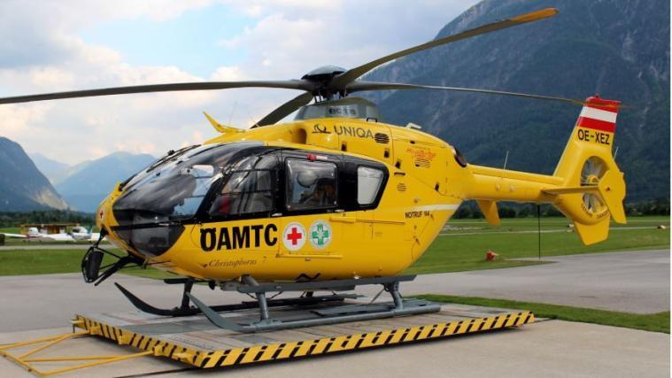Mit dem Rettungshubschrauber wurde der Schwerverletzte ins Krankenhaus nach St. Johann geflogen.