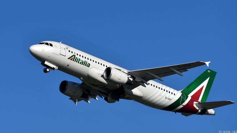 Mit einem Überbrückungskredit hält die italienische Regierung die Fluggesellschaft Alitalia in der Luft.