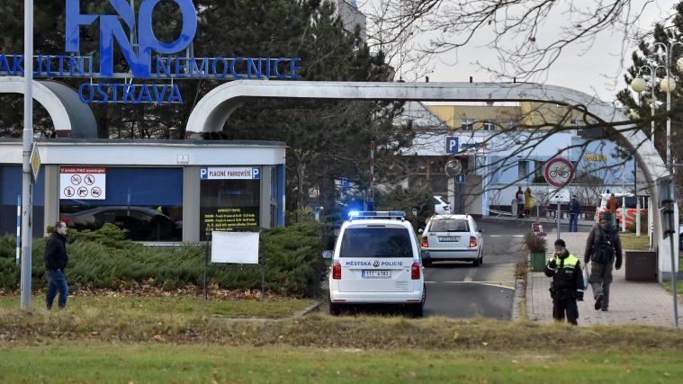 Nach Schüssen in einem Krankenhaus sind mehrere Menschen gestorben.