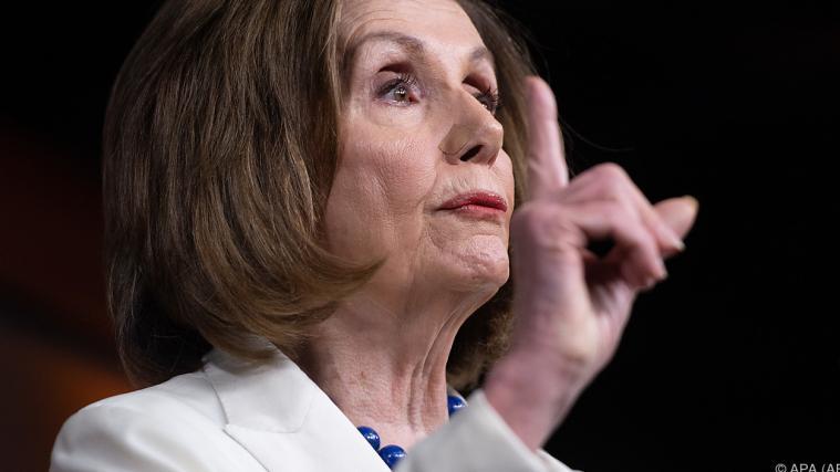 Nancy Pelosi betont: "Der Präsident hat gegen die Verfassung verstoßen".