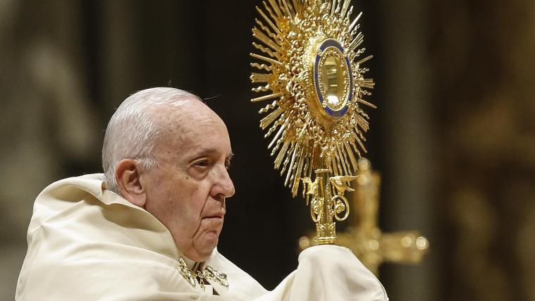 Papst Franziskus spendete zum Jahreswechsel den eucharistischen Segen.