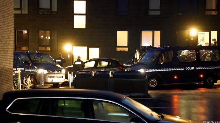 Polizei nahm an verschiedenen Orten rund 20 Verdächtige fest.